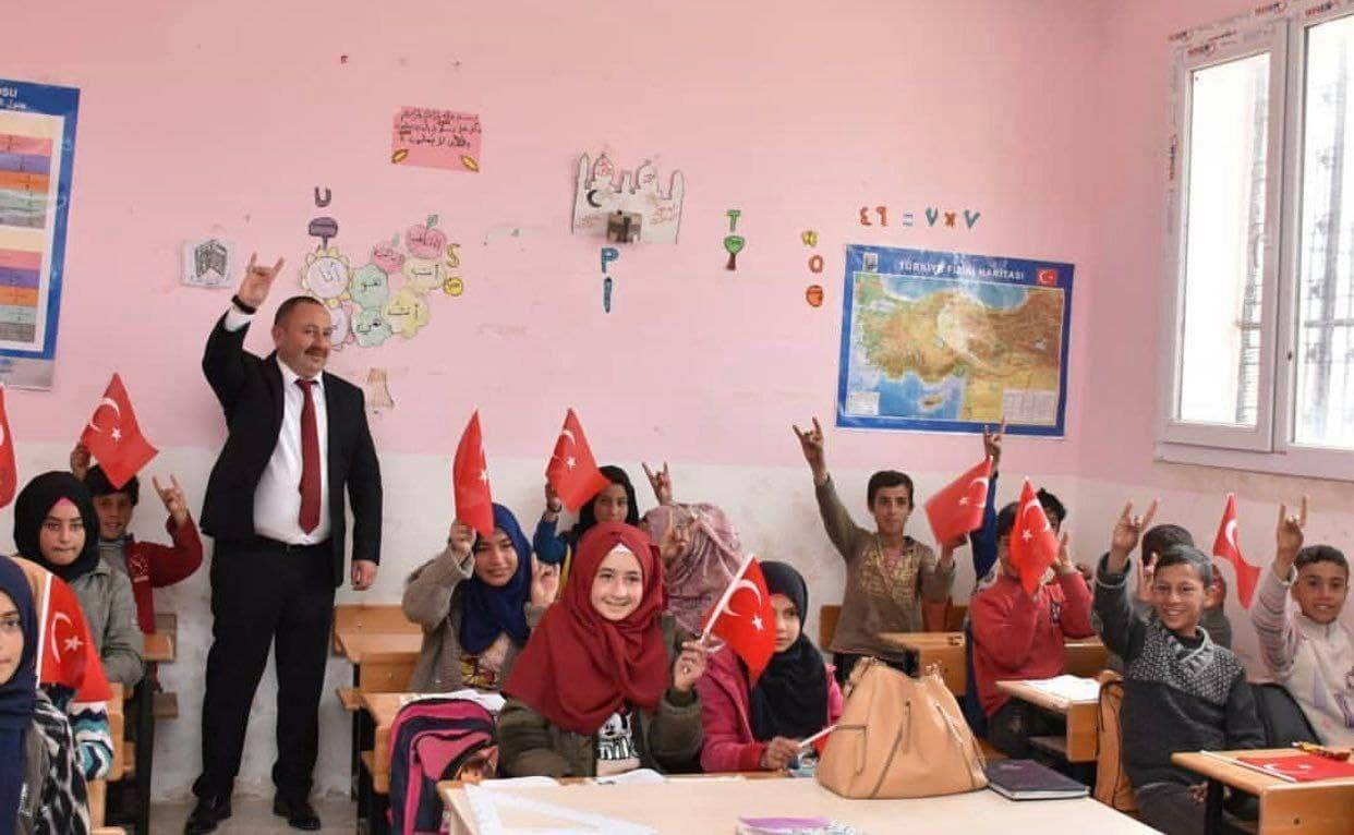 تقرير: المدارس في المناطق التي تحتلها تركيا.. بؤرٌ لفكر الإخوان وحواضن للذئاب الرماديّة