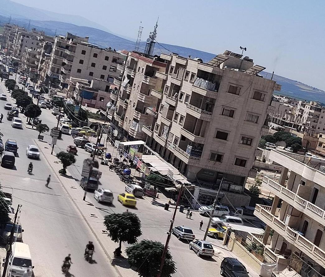 مسلحون من ميليشيا الشامية يبيعون ممتلكات المستولى عليها ويهربون إلى مدينة إعزاز