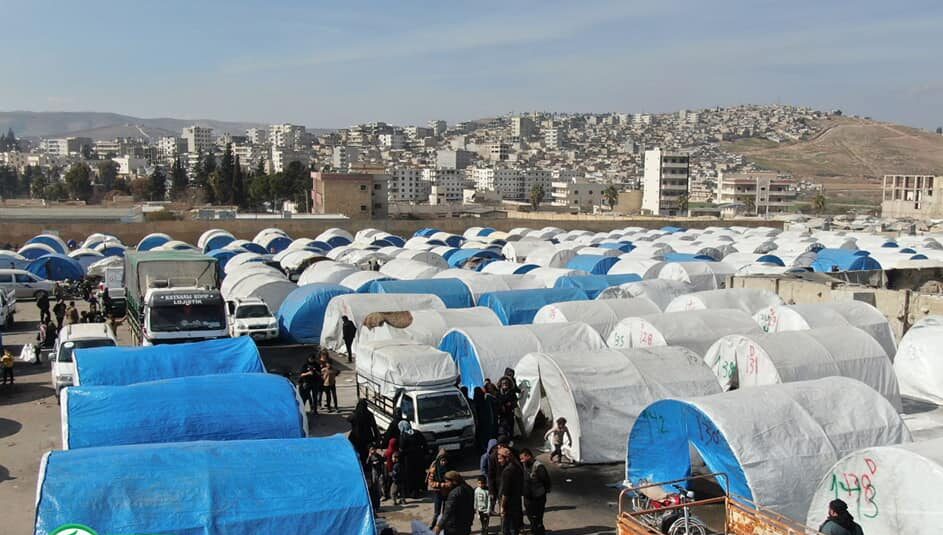 بعد تصوير مقاطع فيديو تمثيلية وإرسالها للجهات الخارجية.. ميليشيات أنقرة تزيل الخيم في مدينة جنديرس المنكوبة