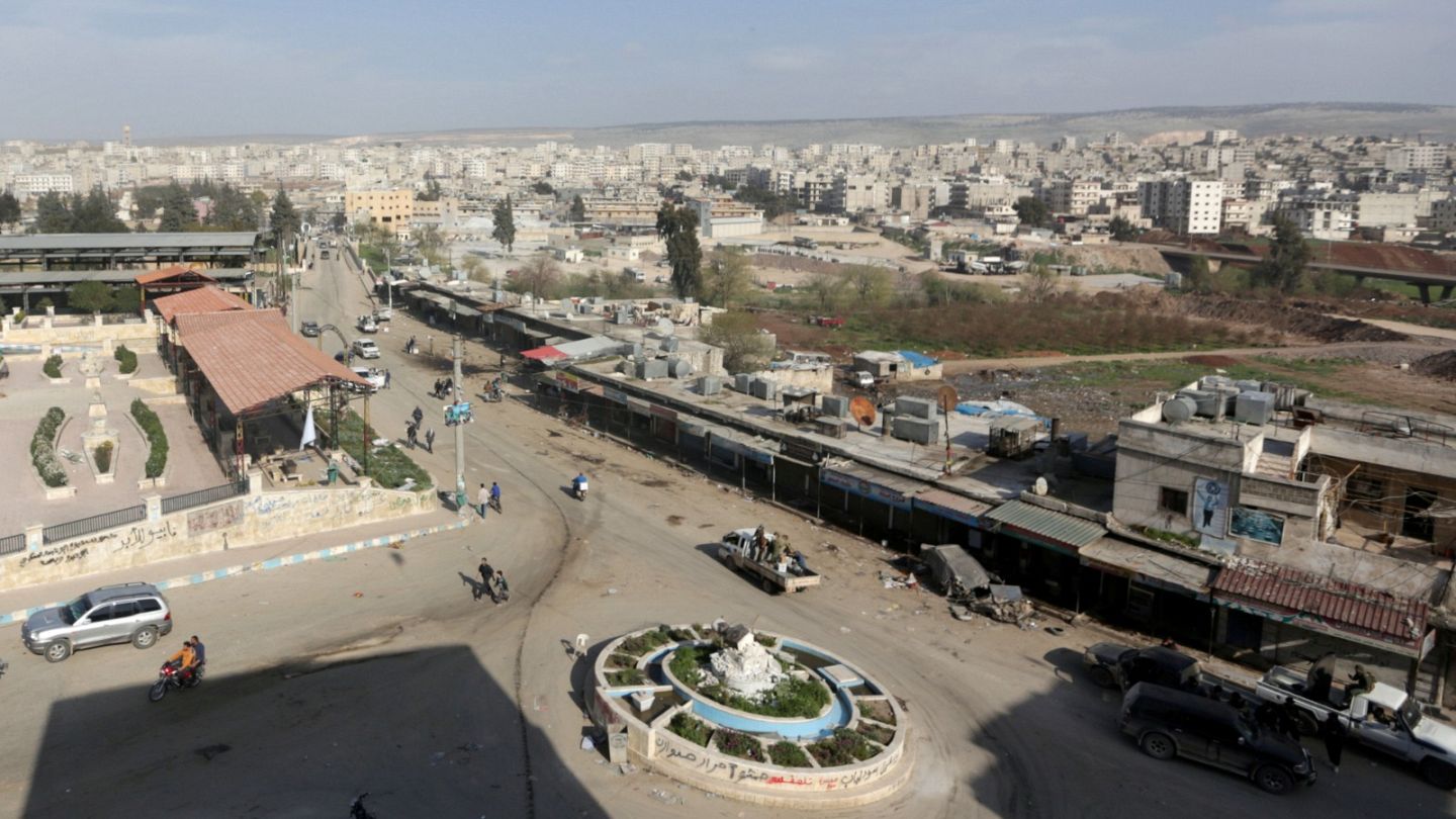 يبتزون زوجته مالياً.. لا يزال مخبري كردي يقبع في سجن تركي بتهمة مفبركة