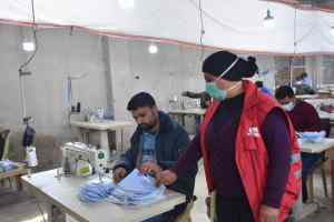 The Kurdish Red Crescent opens a workshop to produce masks in Al-Shahba