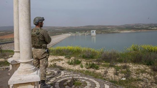 “Sultan Murad” militia plunders the water company building contents in the village of “Qarah Tapa” in Afrin