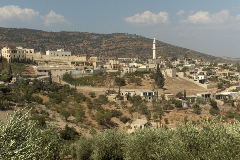 “Al-Fateh” militia imposes a 50% royalty on the harvest of the displaced people of the village of Ma'amla in the countryside of Afrin