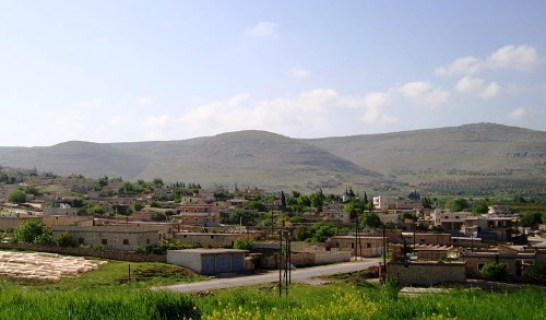 Milîsên“Feyleq El-Şam” ji bo niştecihkirina malbatên xwe, şêniyên 2 gundên kurdî koçber kirin