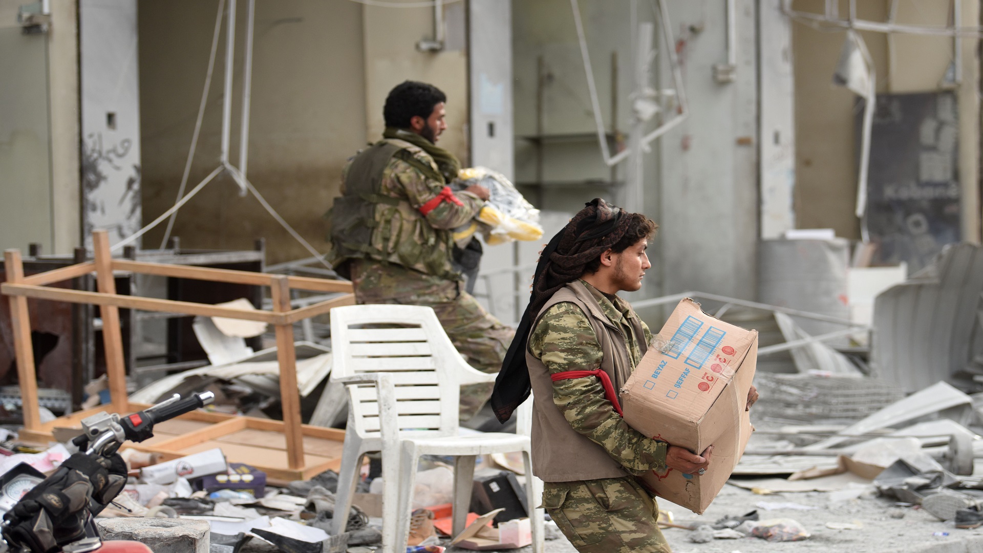 Niştedagîran 8 mal  li bajarê Efrîna dagirkirî  firotin