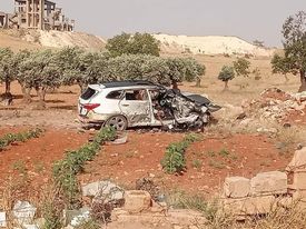 شهداء وجرحى في استهداف مسيّرة تركية لسيارة بالقرب من قرية الأحداث بمنطقة الشهباء