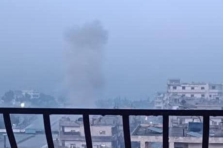 قتـ ـيل وعدة إصابات في صفوف المدنيين بقصف جيش النظام السوري الأحياء السكنية في مدينة أريحا بريف إدلب