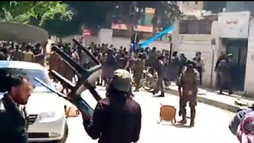 هيـ ئة تحـ رير الشـ ام تزيل خيمة اعتصام بالقوة وتعتدي على المتظاهرين في مدينة إدلب