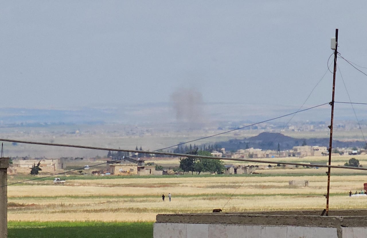 قوات الاحتلال التركي تستهدف بشكل مكثف أربعة قرى في ناحية شرا ومنطقة الشهباء بريف حلب الشمالي