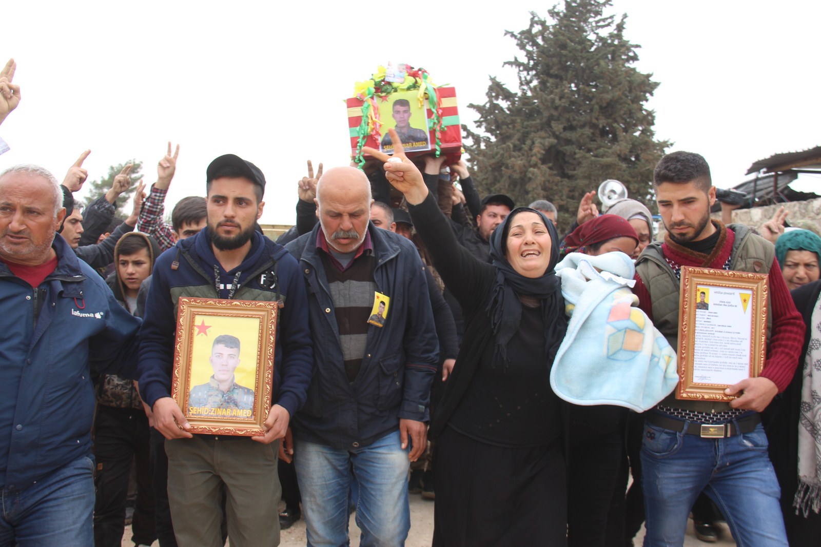 Li Şehbayê: Zarokê şervanekî kurd hemwextî şehadeta bavê xwe çavên xwe li dinê vedike