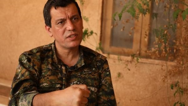 Fermandarê giştî yê QSD’ê derbarê teqîna dawî li Efrînê daxwaza lêpirsîneke navdewletî kir