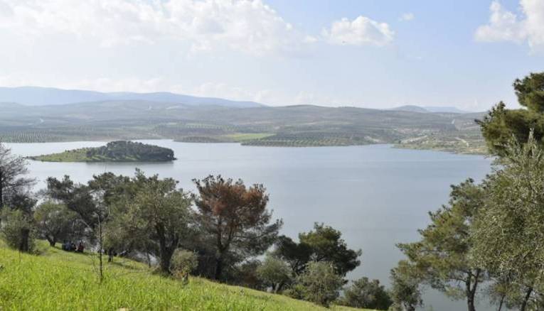 Milîsên “Rîcal El-Herb” li dorhêla gola Meydankê nêçîrvanan şantaj dikin û ji çekdarên xwe re wek dahateyekê dibînin