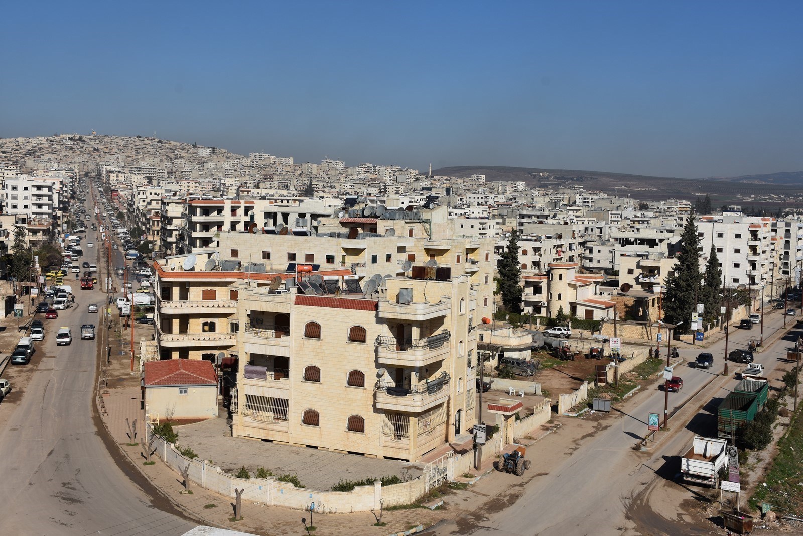 Dagirkeriya Tirkî Kurdan li Efrînê bi dadgehên milîsan dixapîne û her sê mehan pereyan ji wan distîne