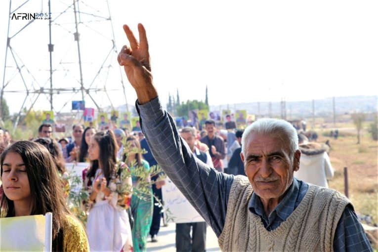 Bi dîmen xwepêşandaneke girseyî li dijî dagirkeriya Tirkî li Efrînê