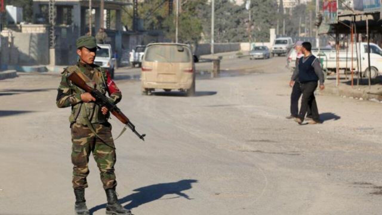 Milîsên dagirkeriya Tirkî Kurdan li Efrînê tengav dikin û li çûn û hatinê wan dişelînin